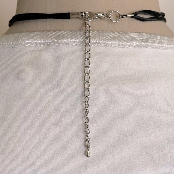 Silver-tone Leather and Beads Pendant Necklace and Earrings Set - Picture 5 of 15